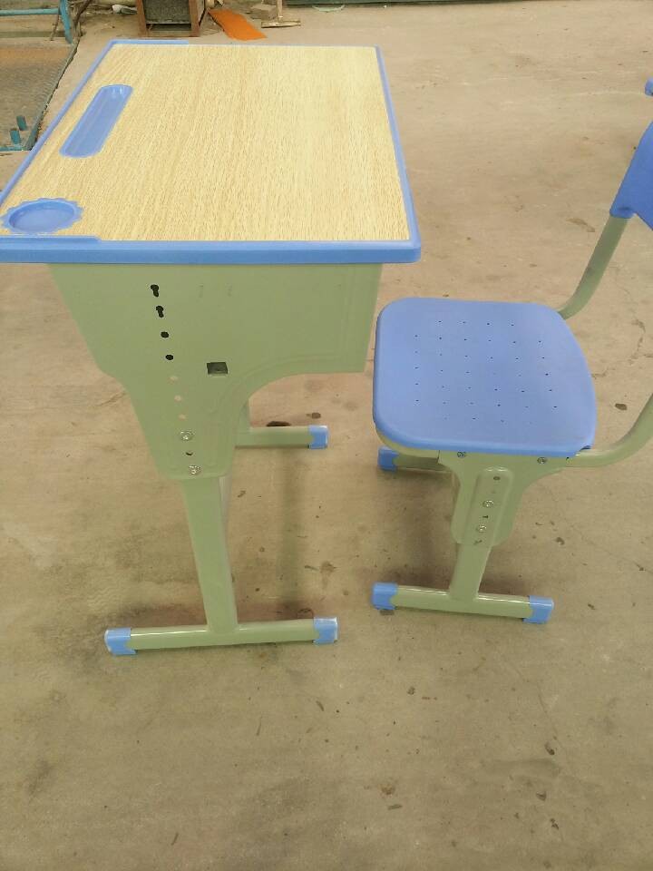 课桌椅