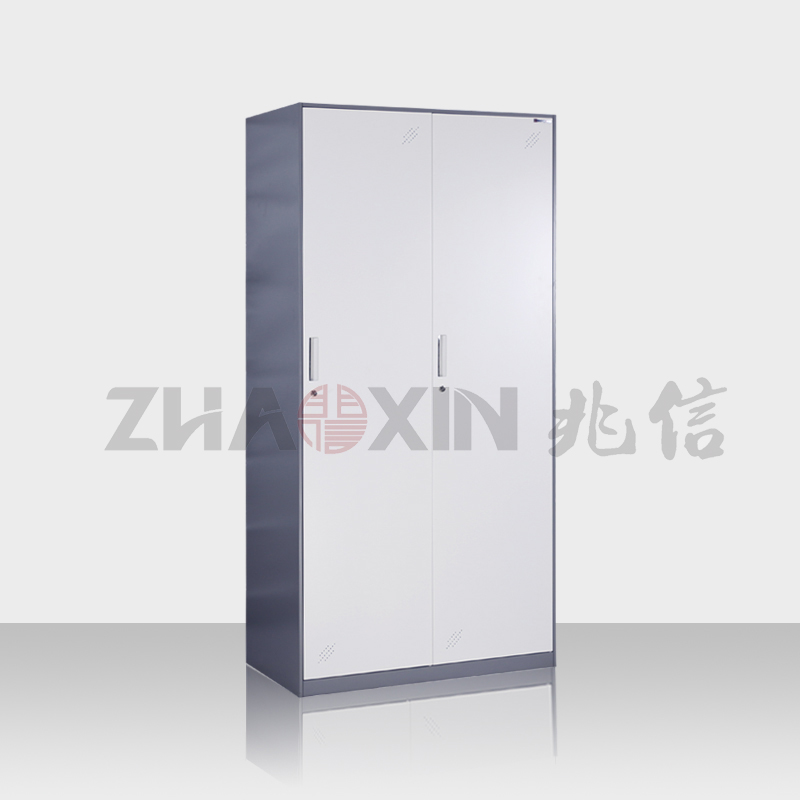 灰白套二门更衣