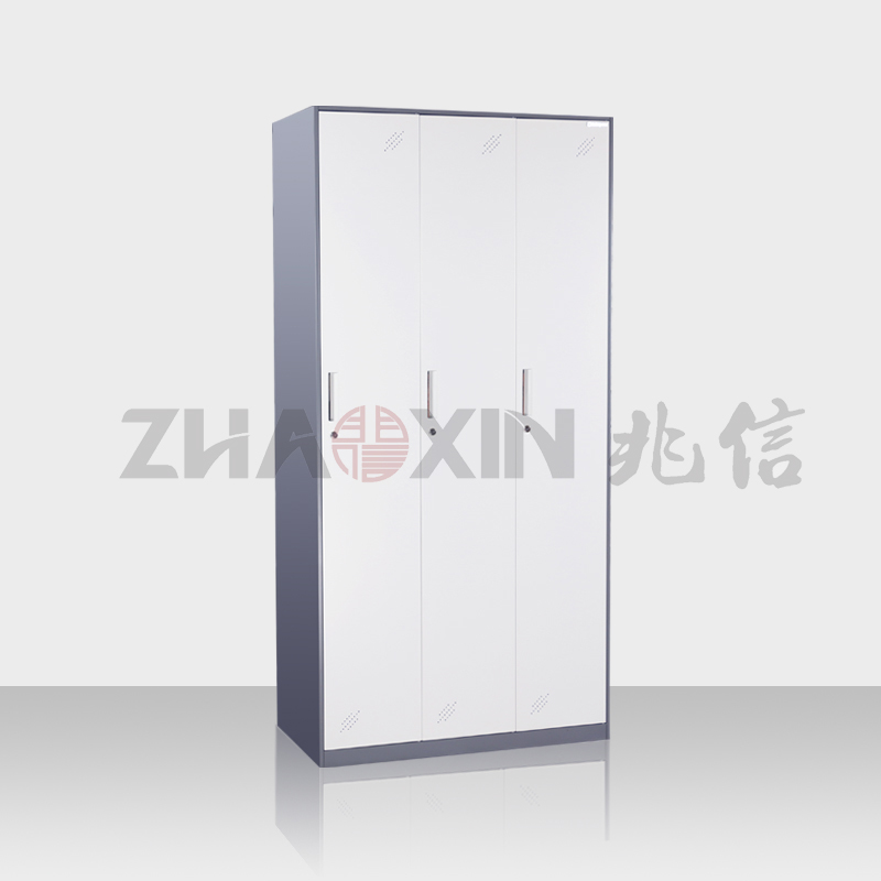 灰白套三门更衣